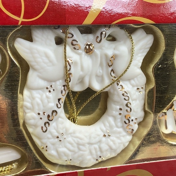 Vintage 2001 Avon Porcelain Christmas Ornament Set - Picture 3 of 6